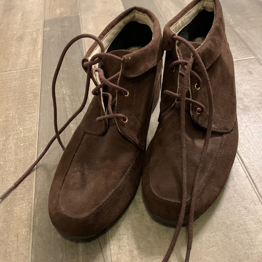 B1G1 Free items under $10! Womens brown booties size 8.5